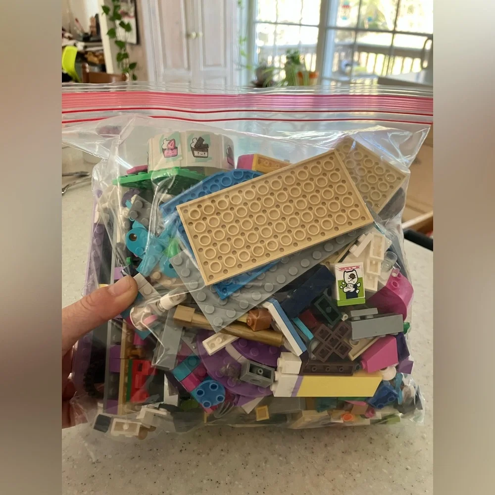 Lego Lot - Gallon Bag of Colorful Building Bricks - Assorted Colors & Sets 2 - Picture 2 of 4